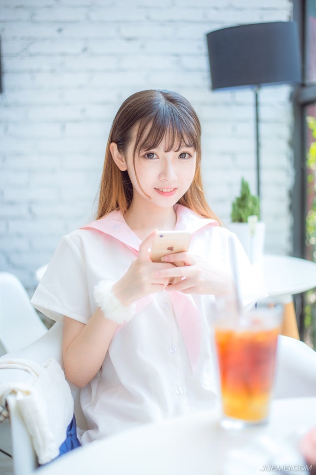 曾经的陌生不代表永恒，不经意间，某种感觉的默契延续了你我的友情，虽说网络是虚拟的，可是友情并不虚拟，虽然我们为曾谋面，可友情依然曾在，不是吗？每天依然期待你切勤的关怀和真心的祝福，我感恩红尘中有你相伴。